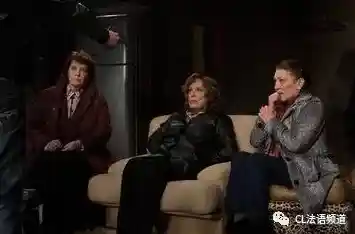 你敢在《我们之间的恐怖奶奶》中与阴森奶奶斗智斗勇吗? 你敢在《我们之间的恐怖奶奶》中与阴森奶奶斗智斗勇吗?