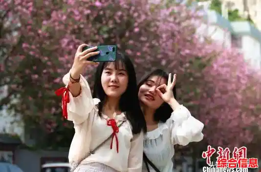 用美图手机记录生活,自拍潮流神器助你绽放每一刻精彩 用美图手机记录生活,自拍潮流神器助你绽放每一刻精彩