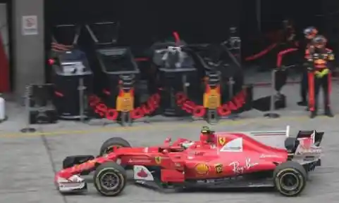 如何用赛车玩转足球？汽车足球赛带你开启另类体育对决！