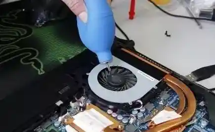 专业清灰技巧:让您的笔记本电脑呼吸更顺畅,持久如新! 专业清灰技巧:让您的笔记本电脑呼吸更顺畅,持久如新!