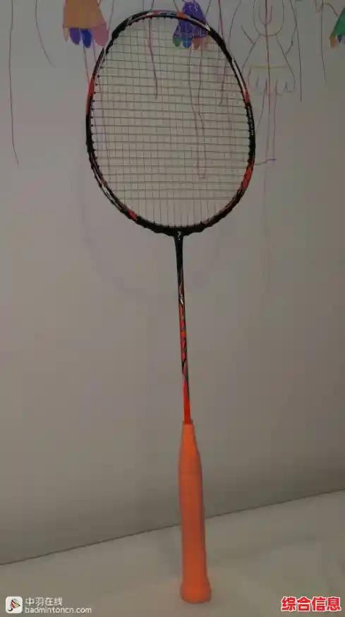 还在用普通球拍打羽毛球？全民羽毛球大战》的平底锅和电蚊拍不试试吗？